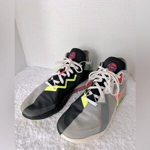 Nike LeBron 18 Men’s Low Toon Squad Size 11